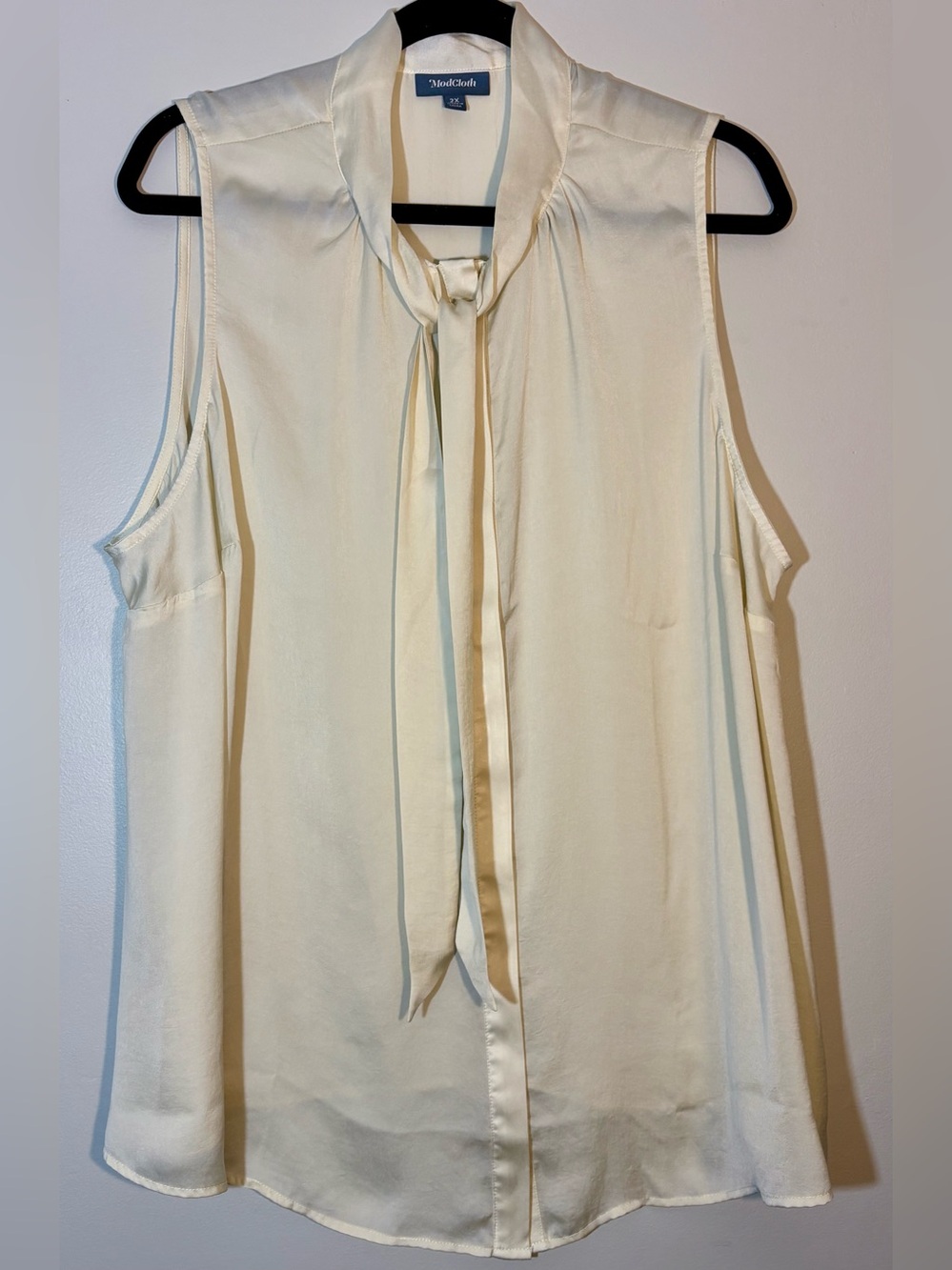 ModCloth Cream Sleeveless Tie-Neck Button-Down Blouse 2X